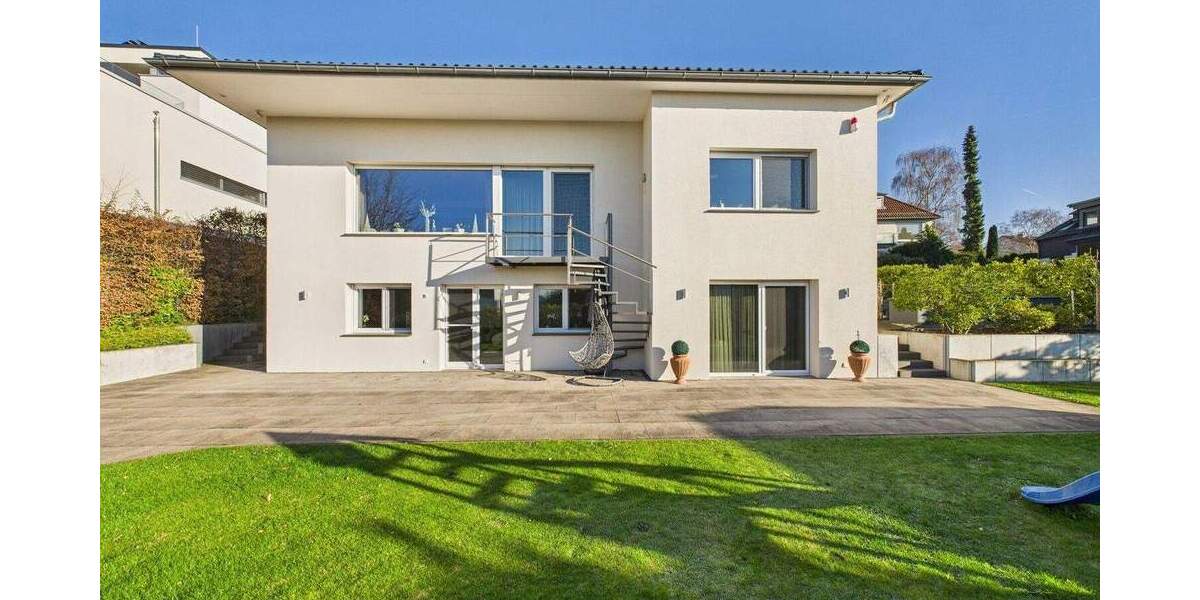 Modernes Familiendomizil mit großem Garten in gefragter Lage, nahe dem Stadtwald ! 8 zimmer