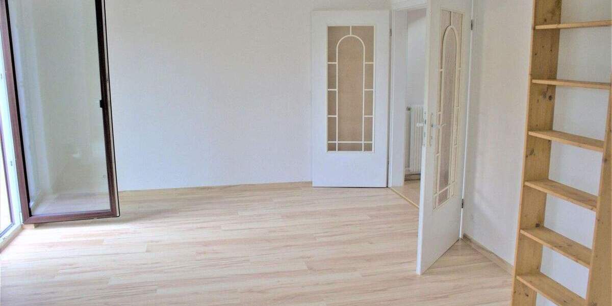 DHH auf 2 Etagen mit Vorgarten und Keller. 4 zimmer