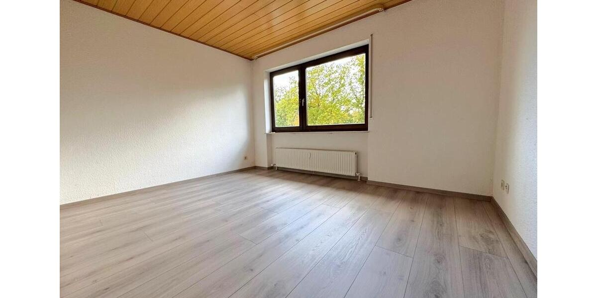 Erdgeschoßwohnung Wiesbaden Nordost - 4 Zimmer, 133 m&sup2;, 1.300&euro; | Angebot:25417642