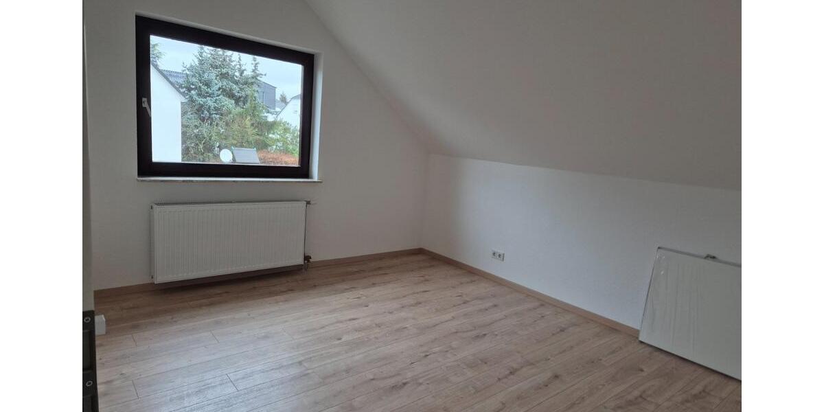 Dachgeschoßwohnung Wiesbaden Mainz-Kostheim - 3 Zimmer, 87 m&sup2;, 1.269&euro; | Angebot:25431440