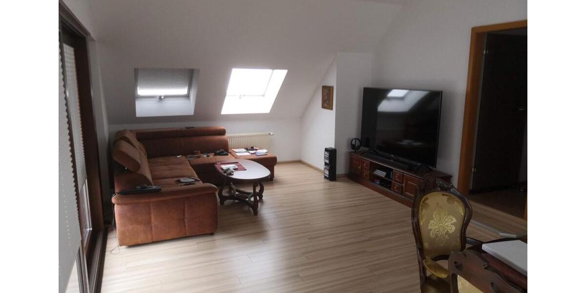 Dachgeschoßwohnung Rüsselsheim am Main - 3 Zimmer, 90 m&sup2;, 2.000&euro; | Angebot:25326471