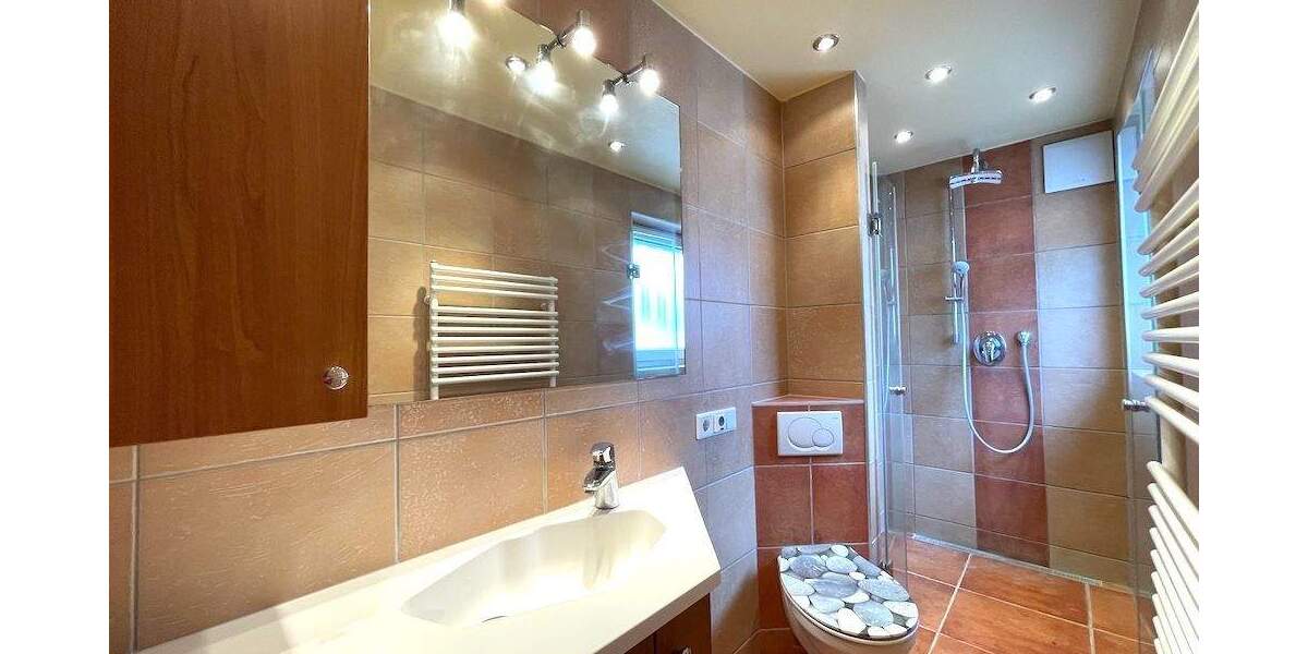 Einfamilienhaus Steinbach - 7 Zimmer, 170 m&sup2;, 590.000&euro; | Angebot:25727540