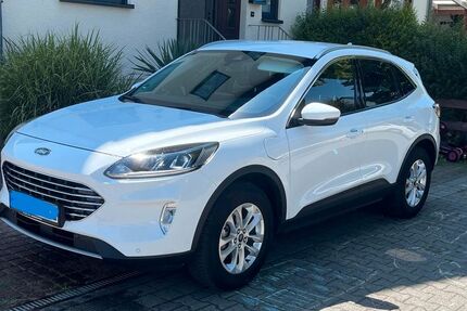 Ford Kuga 32.700 km 17.490 &euro; Rüsselsheim am Main 65428