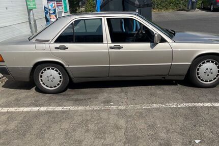 Mercedes-Benz 190 281.605 km 2.850 &euro; Groß-Gerau 64521
