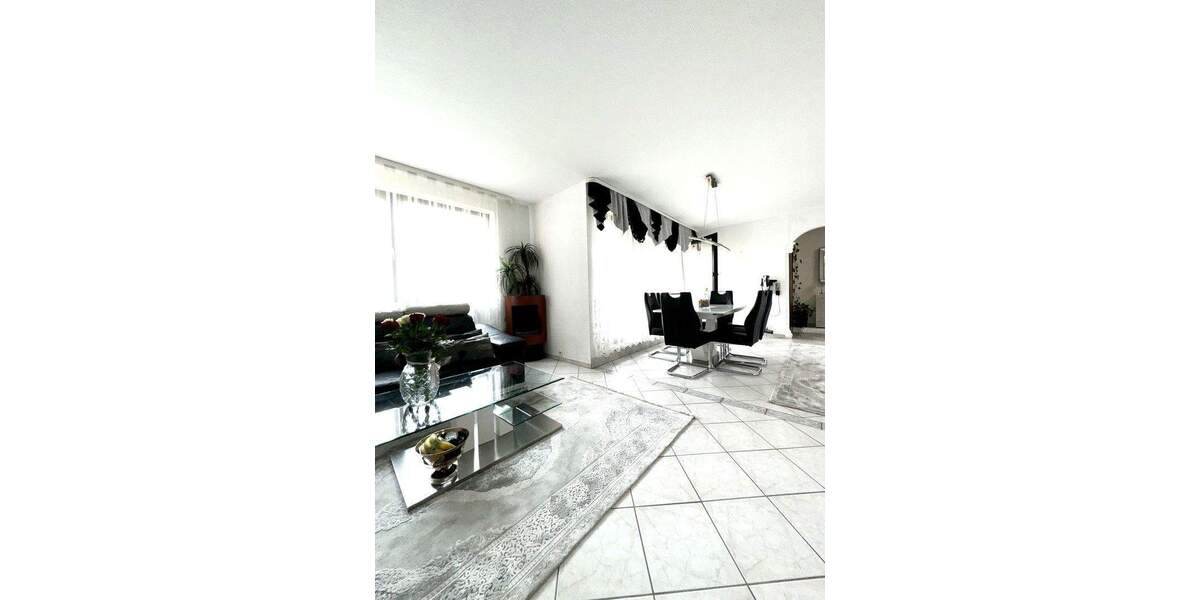 Wohnen mit Wohlfühlfaktor - Traumhafte 4-Zimmer-Wohnung mit Balkon und Tiefgaragenstellplatz 4 zimmer