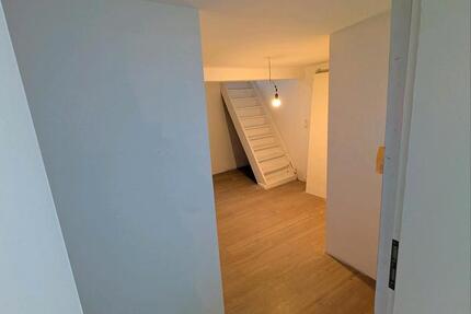 2,5 ZWG mit Altbaucharme und großem Dachstudio 2.5 zimmer