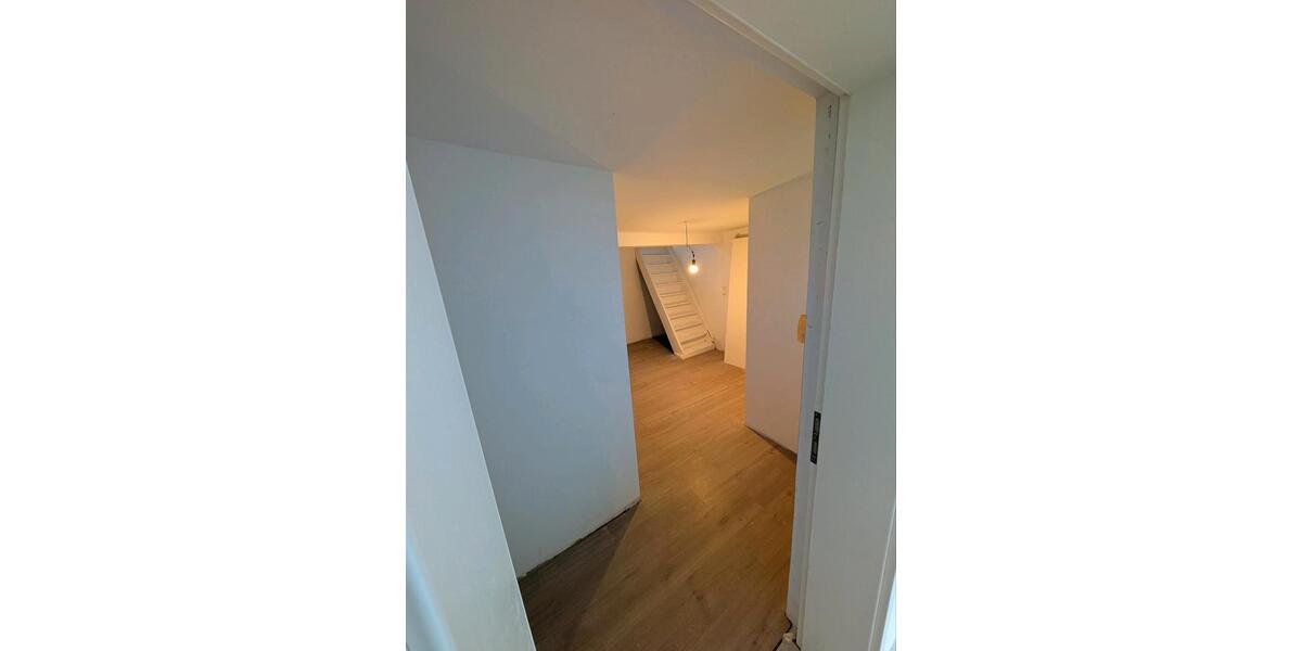 2,5 ZWG mit Altbaucharme und großem Dachstudio 2.5 zimmer