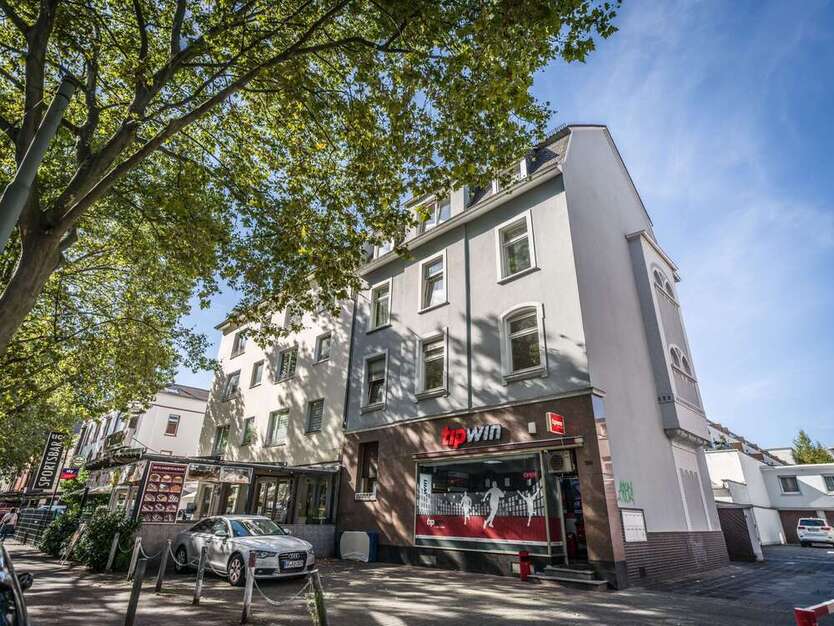 Haus zum Kaufen in Frankfurt am Main 2.490.000 € 593 m²