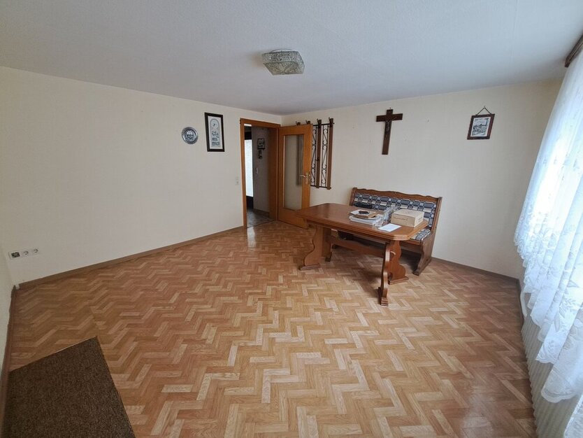 Flörsheim-OT, EFH + Nebengeb. 9 zimmer