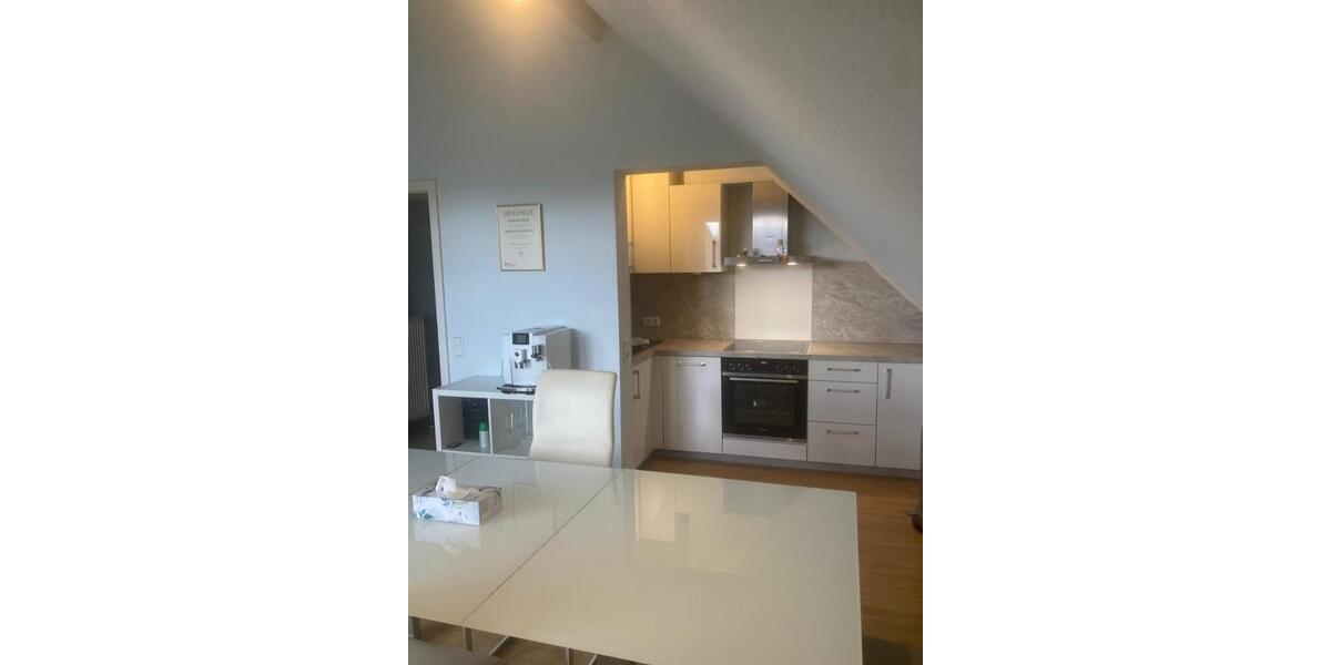 Dachgeschoßwohnung Wiesbaden Biebrich - 2.5 Zimmer, 80 m&sup2;, 1.400&euro; | Angebot:25365786