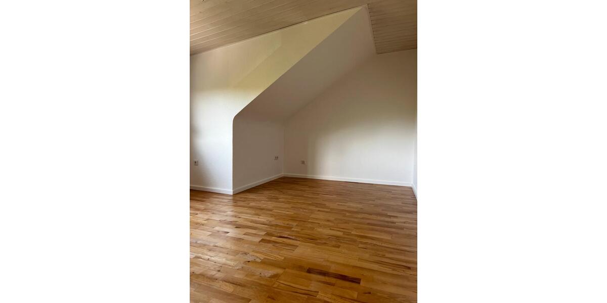 Dachgeschoßwohnung Wiesbaden Bierstadt - 3 Zimmer, 60 m&sup2;, 990&euro; | Angebot:26322093