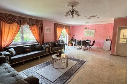 Zu Verkauf 5 Zimmer, 2 Küchen, 3 Bäder, Terrasse, Garage & Garten zimmer