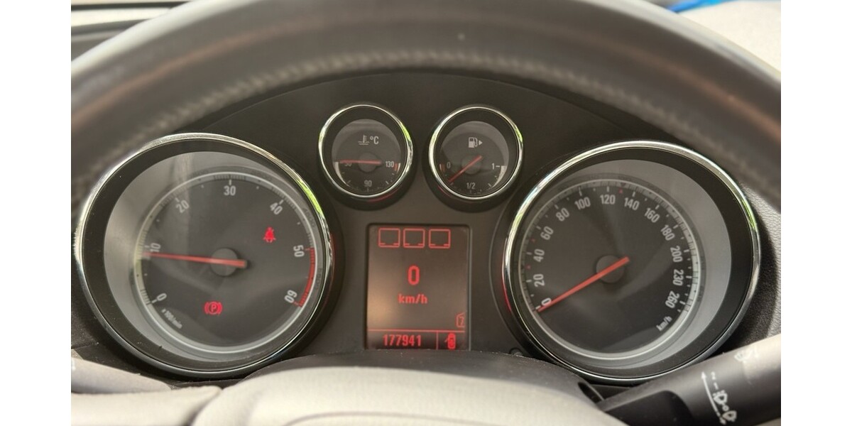 Opel Insignia 180.000 km 5.200 € Rüsselsheim am Main 65428