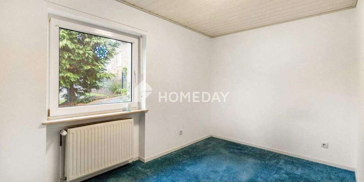 Familienidylle im Grünen - vielseitiges Zweifamilienhaus mit Ausbaureserve 6 zimmer