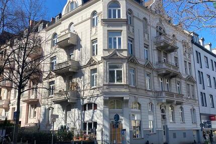 Exklusive 3-ZKB Dachgeschoss-Altbauwohnung in Wiesbaden zimmer