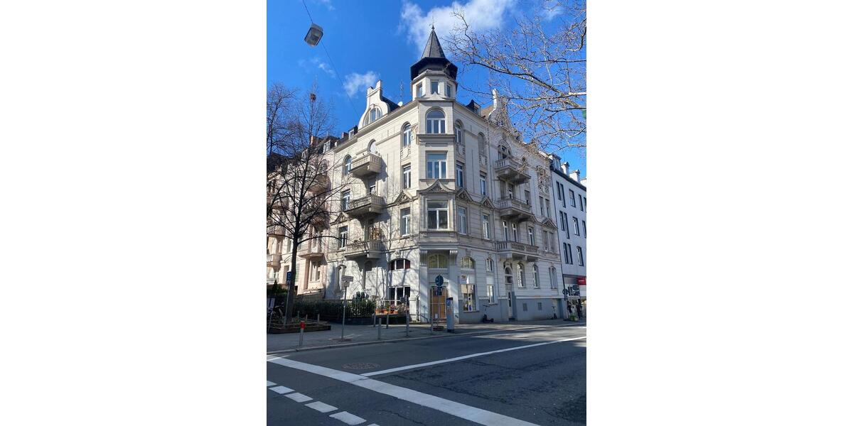 Exklusive 3-ZKB Dachgeschoss-Altbauwohnung in Wiesbaden zimmer