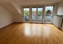 3 Zimmer Dachgeschoßwohnung mit Balkon in Nieder Erlenbach