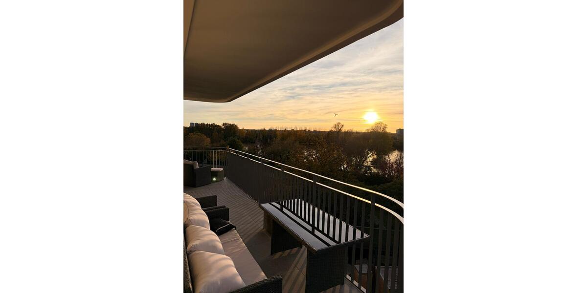 Fully Furnished Premium Apartment with Direct Rhine River Access 3 zimmer