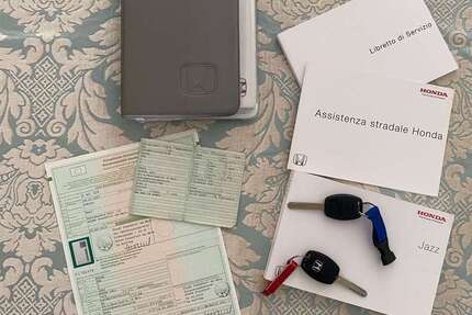 Honda Jazz 205.000 km 1.700 € Frankfurt 60488