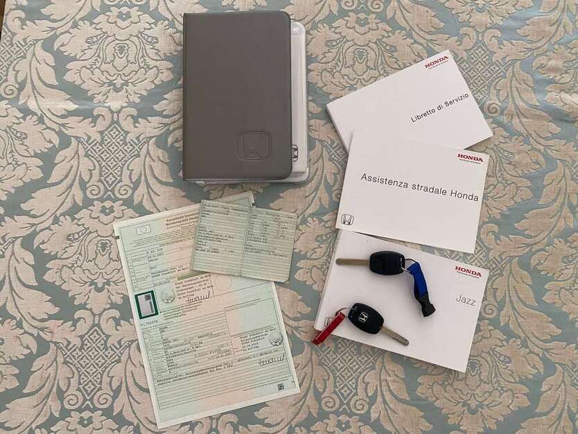Honda Jazz 205.000 km 1.700 € Frankfurt 60488