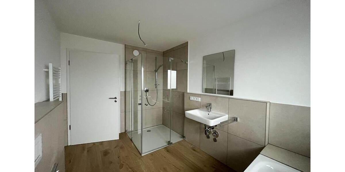 Dachgeschoßwohnung Wiesbaden Mainz-Kastel - 4 Zimmer, 131 m&sup2;, 2.300&euro; | Angebot:24980383