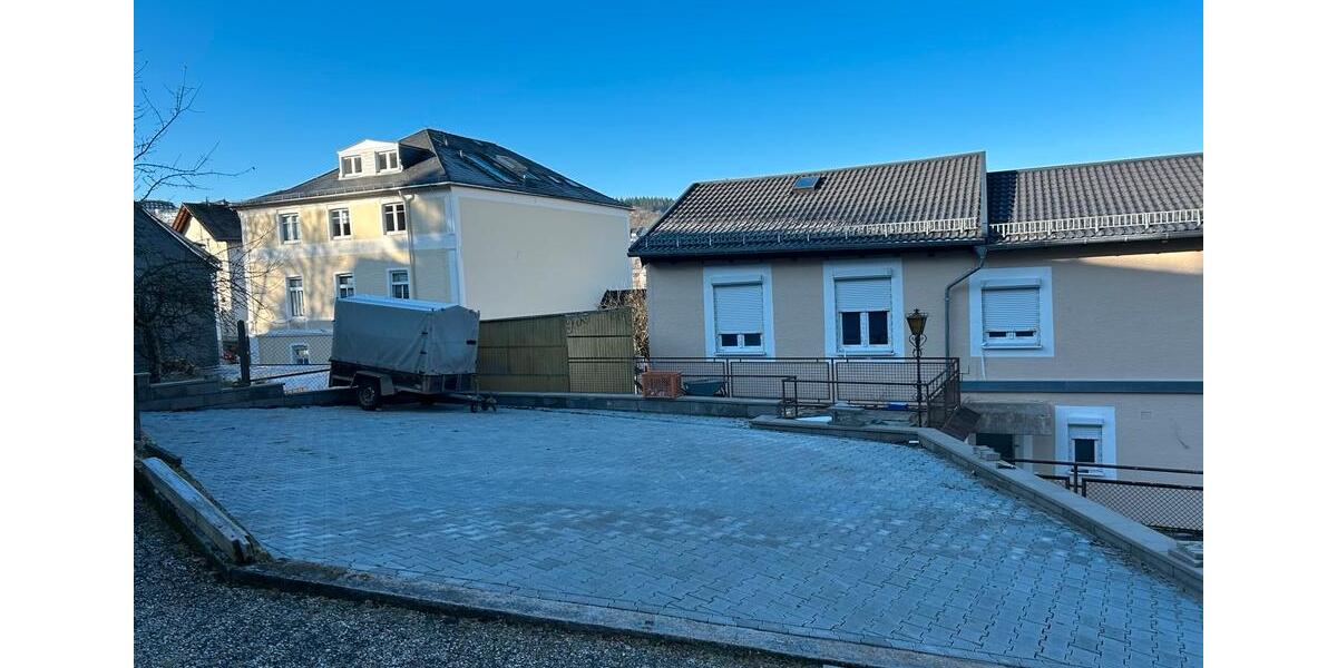 Kernsaniertes Haus mit 140 m² und 2 Stellplätzen zu vermieten 6 zimmer