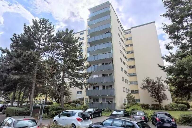 Lichtdurchflutete 2 Zimmerwohnung mit Balkon, Küche und Aufzug