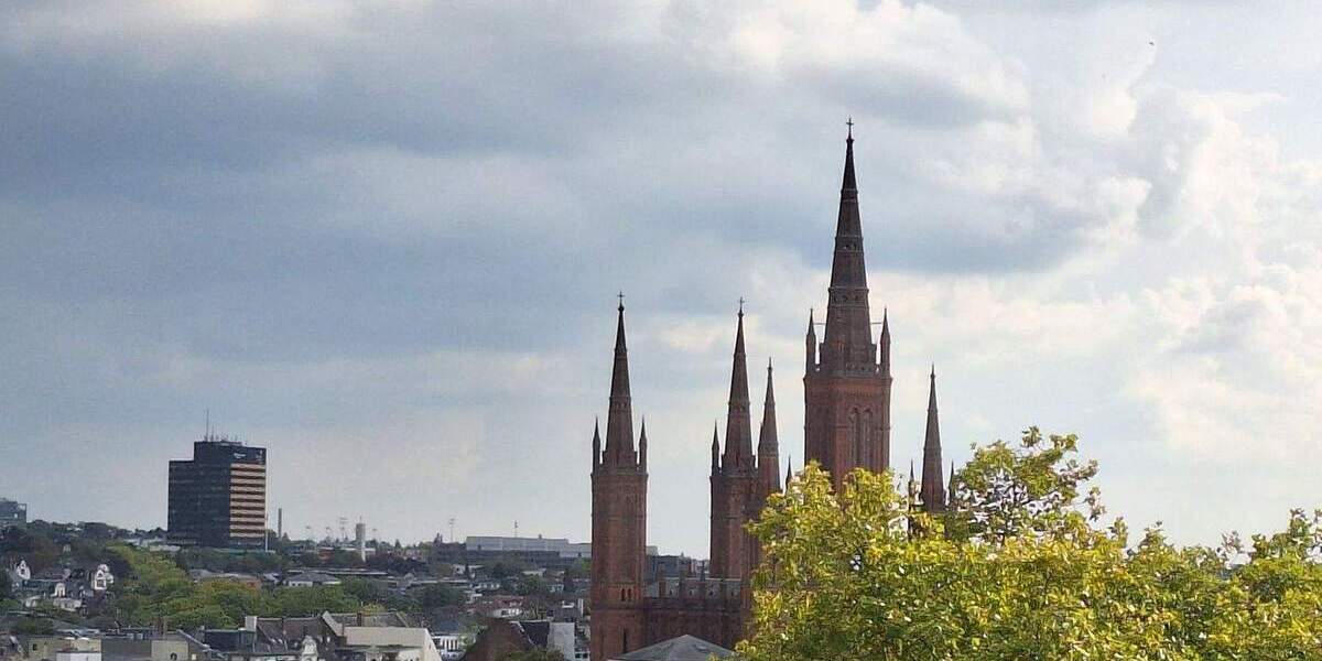 Mehrfamilienhaus mit zwei Gewerbeeinheiten in zentraler Innenstadtlage 2 zimmer
