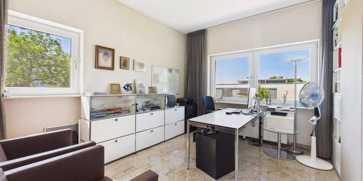 Modernes Familiendomizil mit großem Garten in gefragter Lage, nahe dem Stadtwald ! 8 zimmer