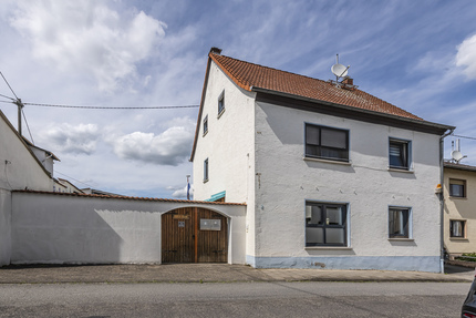 Hofheim: Sanierte Hofreite mit Gewerbefläche als Kapitalanlage im Herzen von Wallau 7 zimmer