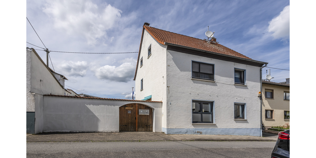 Hofheim: Sanierte Hofreite mit Gewerbefläche als Kapitalanlage im Herzen von Wallau 7 zimmer