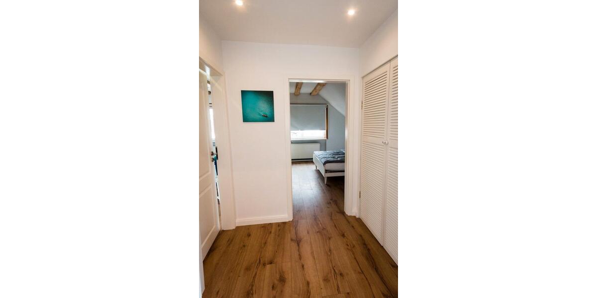 Dachgeschoßwohnung Wiesbaden Bierstadt - 2 Zimmer, 63 m&sup2;, 870&euro; | Angebot:26004080