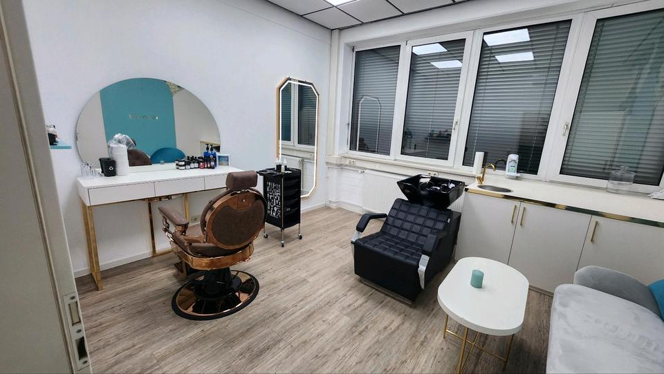 Nachmieter für Komplett eingerichtetes Beauty- & Friseurstudio – sofort starten zimmer