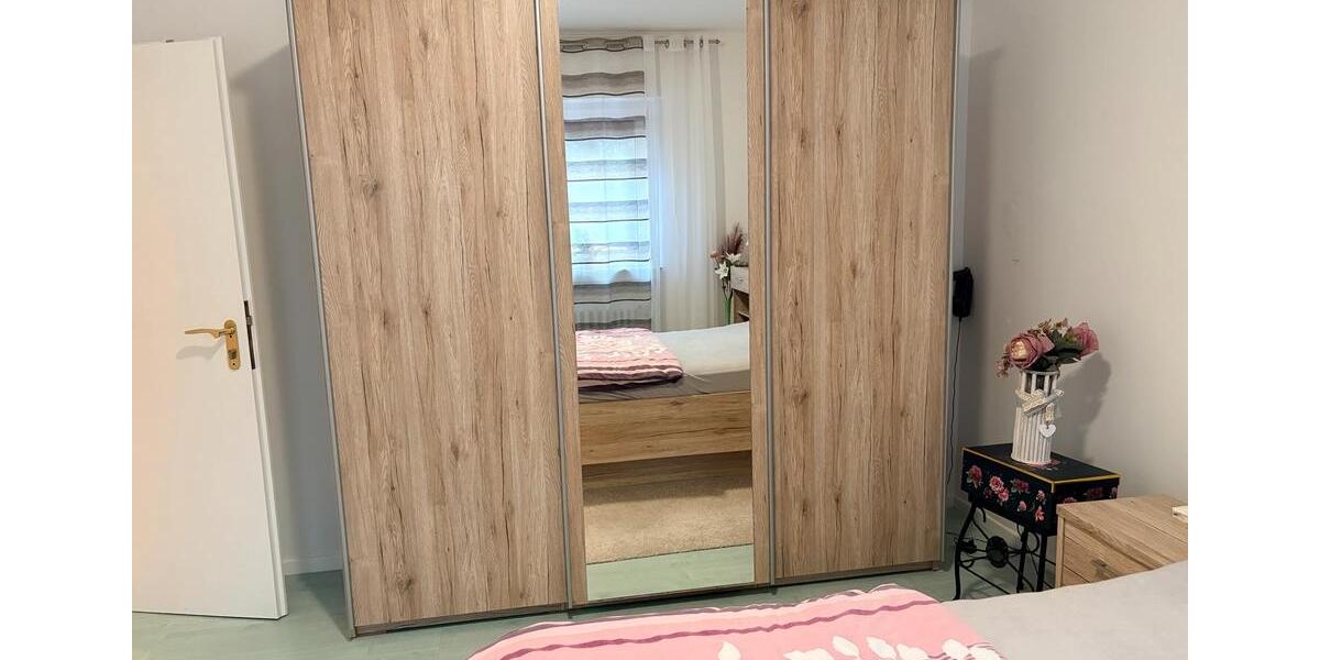 Helle, gut geschnittene 2,5-Zimmer-Wohnung mit EBK und Balkon 2.5 zimmer