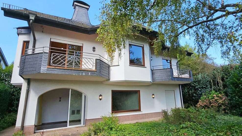 Haus zum Kaufen in Wiesbaden 1.450.000 € 230 m²
