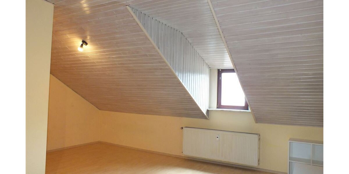 1 Zimmer Dachgeschosswohnung mit ca. 37m² Wohnfläche mit Küche und Bad. - Dachgeschoßwohnung Nauheim | Angebot:27463661