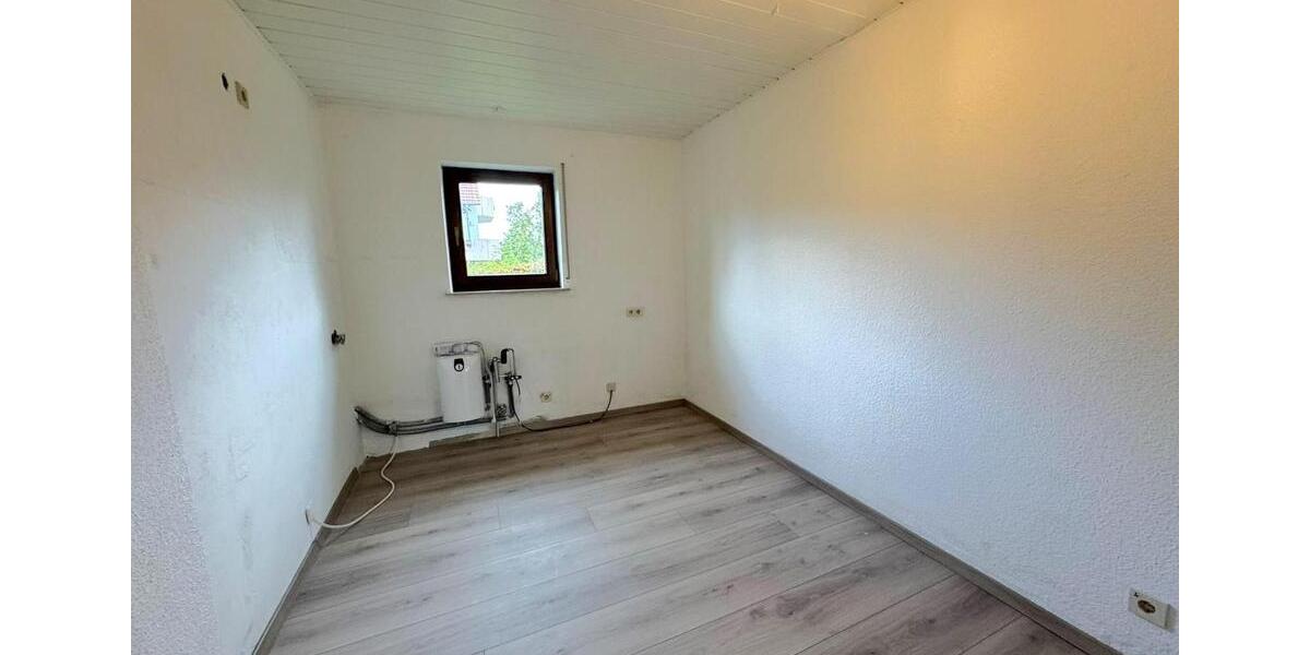 Erdgeschoßwohnung Wiesbaden Nordost - 4 Zimmer, 133 m&sup2;, 1.300&euro; | Angebot:25417642