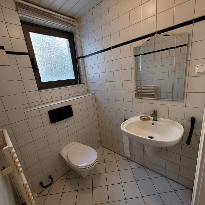 !!Für 1 Jahr!! Vermietung Zentrales EFH 4 Zimmern,EBK