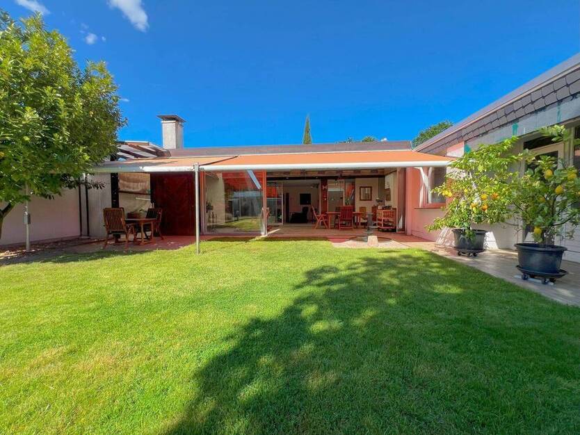 Bungalow auf sehr großzügigem Grundstück - Film ansehen!