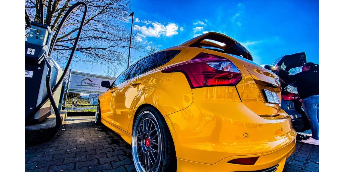 Ford Focus 76.580 km 14.900 € Selters 65618