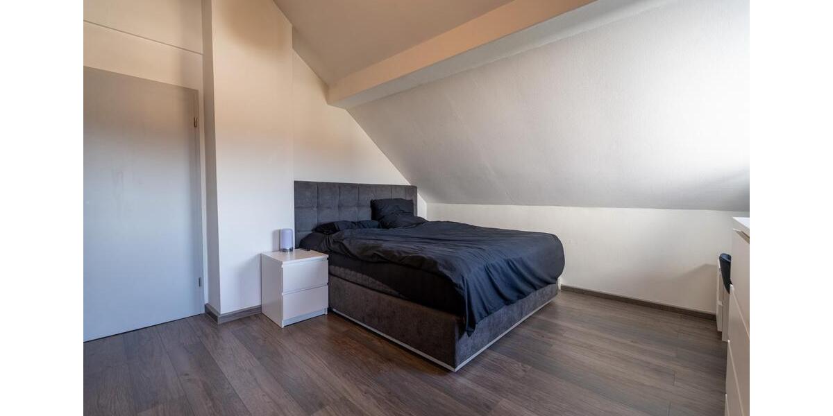 Dachgeschoßwohnung Wiesbaden Mainz-Amöneburg - 2.5 Zimmer, 104 m&sup2;, 1.200&euro; | Angebot:26547082