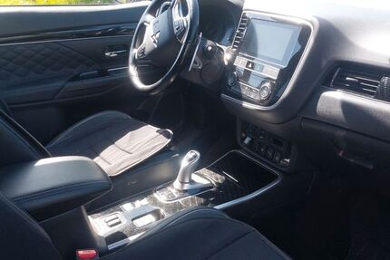 Mitsubishi Plug-in Hybrid Outlander 67.000 km 19.800 &euro; Wiesbaden 65199