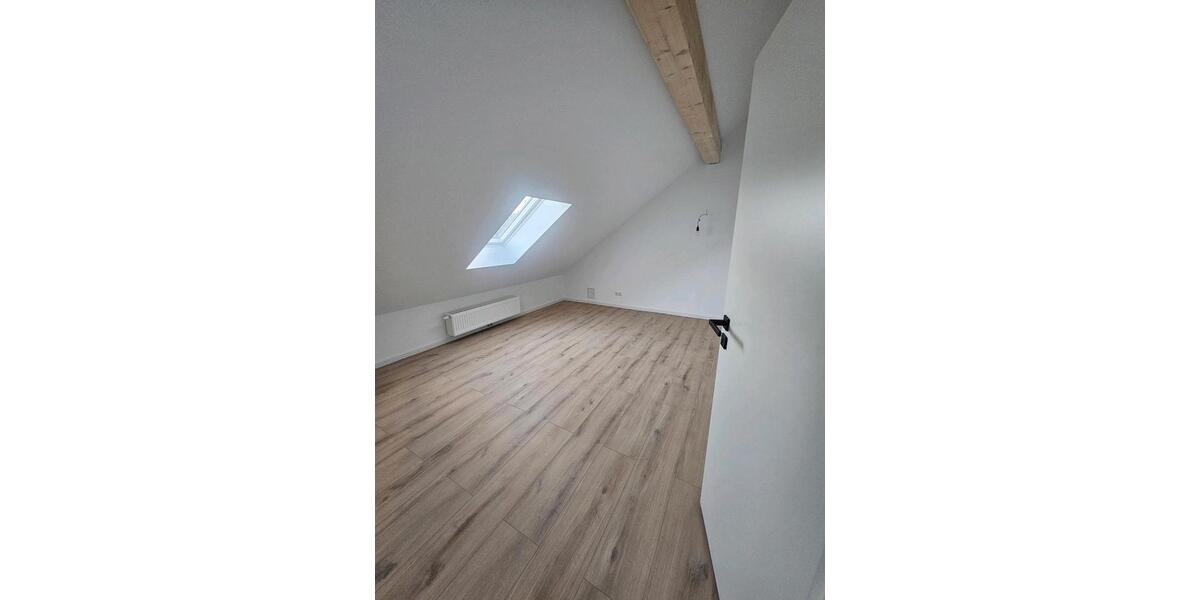 Dachgeschoßwohnung Bad Soden am Taunus - 3 Zimmer, 75 m&sup2;, 1.600&euro; | Angebot:26422087