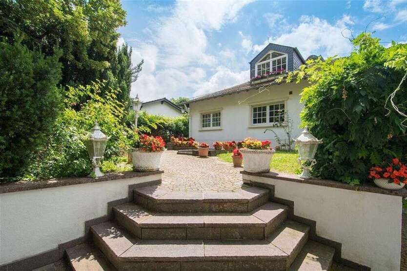 Haus zum Kaufen in Bad Homburg 1.950.000 € 271 m²