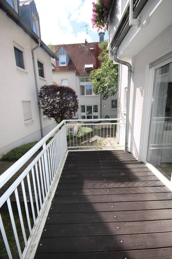 Schicke 2-ZW mit Terrasse in ruhiger Lage von Frankfurt Bergen-Enkheim + EBK + Garage