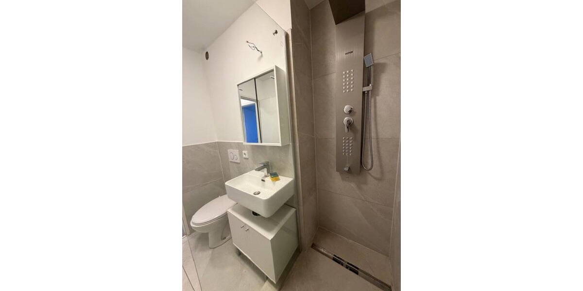 Etagenwohnung Wiesbaden Biebrich - 2 Zimmer, 65 m&sup2;, 1.450&euro; | Angebot:26388940