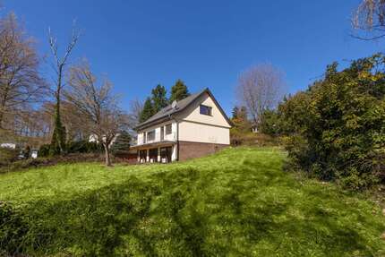 Haus Hofheim - 7 Zimmer, 141 m&sup2;, 869.000&euro; | Angebot:26160875