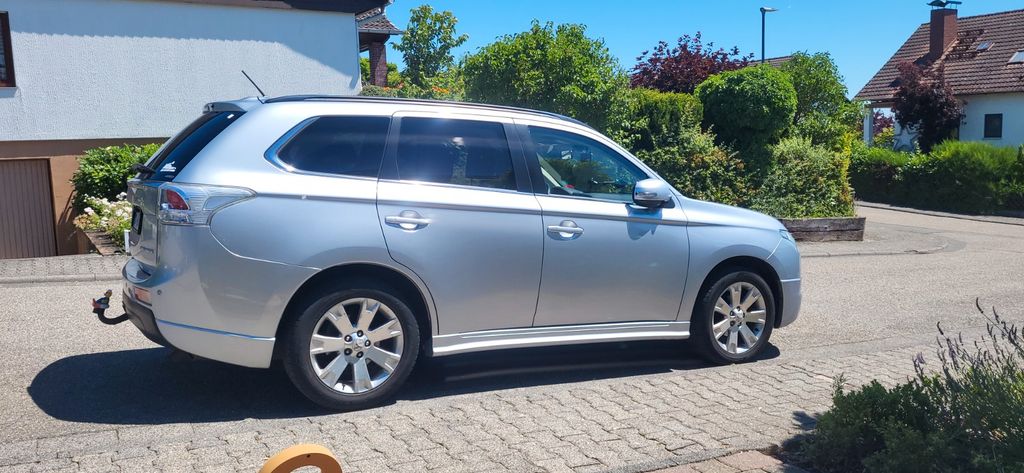 Mitsubishi Outlander 253.400 km 6.700 &euro; Oestrich-Winkel 65375
