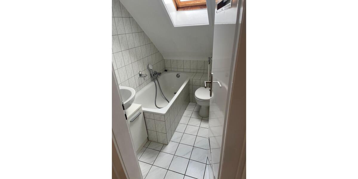 Dachgeschoßwohnung Bischofsheim - 2 Zimmer, 39 m&sup2;, 750&euro; | Angebot:26477125
