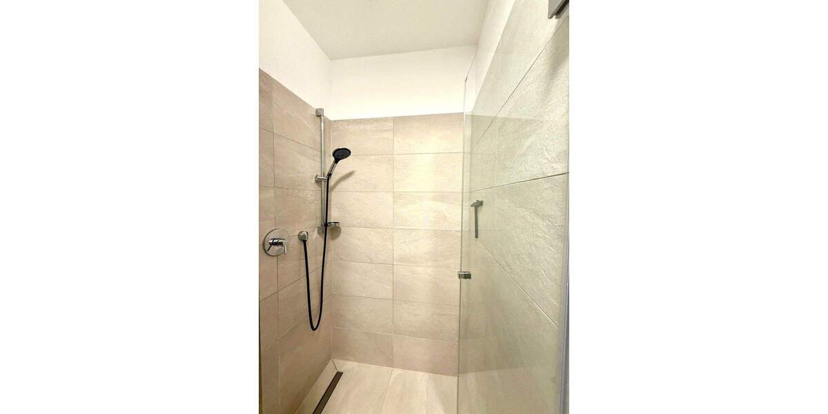 Hochwertige Gartenwohnung mit Westterrasse und Garage 2 zimmer